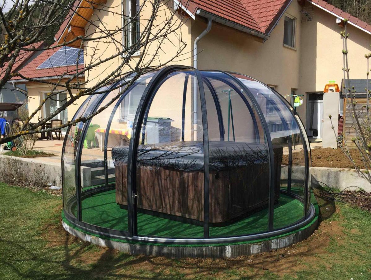 Abri de spa rond I abri de spa circulaire coulissant I abri rotonde mobile pour spa I Modèle Kiosk JURALU 

