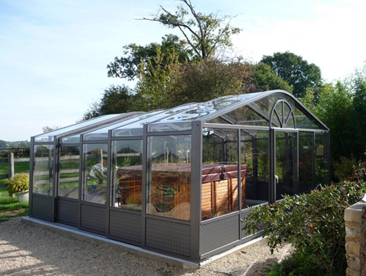 Abri de spa extérieur maisonnette coulissante I abri de spa à pans droits pour spa indépendant I Modèle Nostalgy JURALU
 
