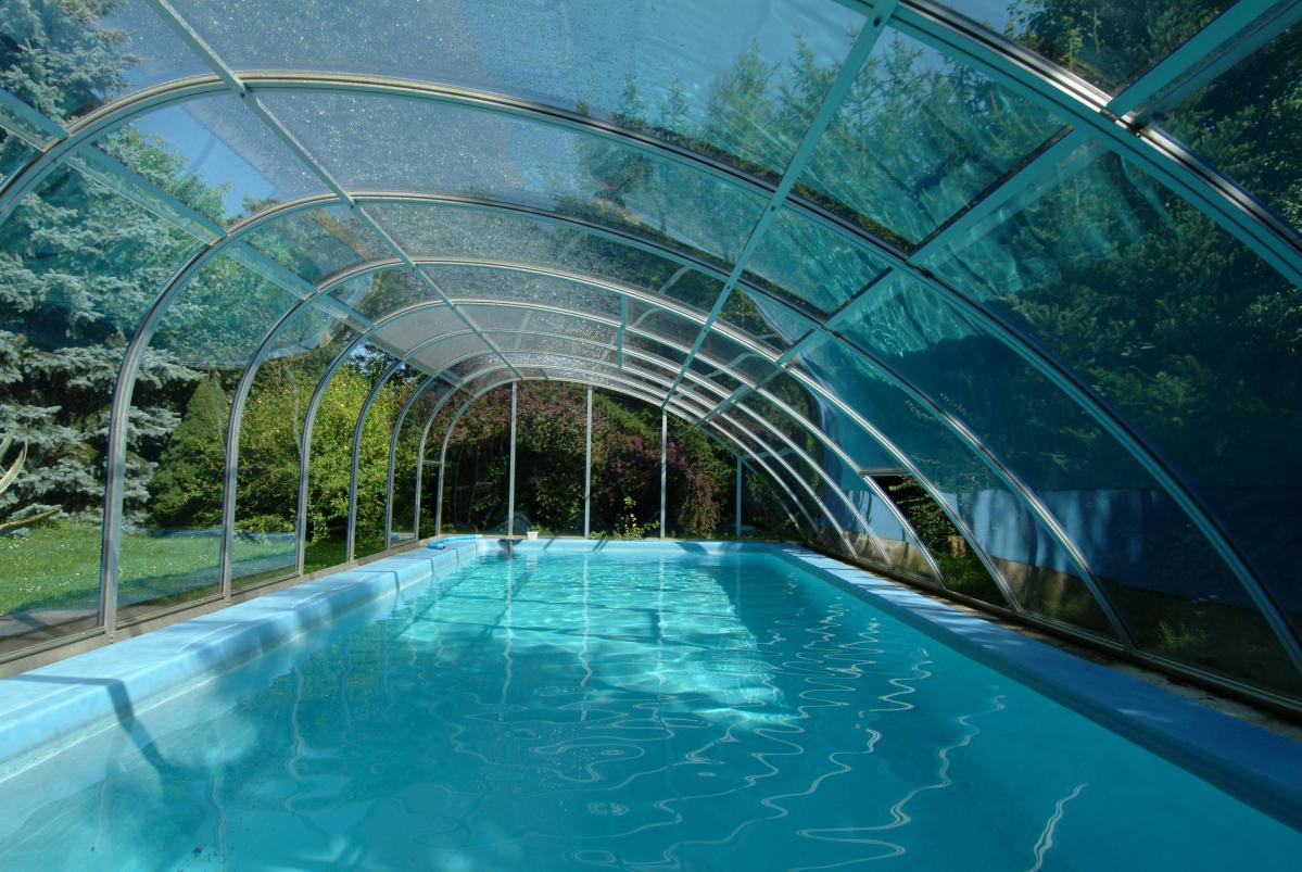 Abri de SPA de NAGE I Modèle asymétrique Exclusiv VOROKA - JURALU
