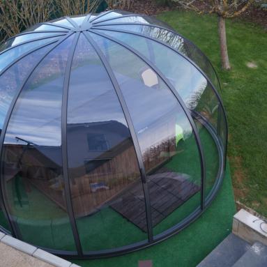 Abri de spa dôme en forme de bulle I abri de spa rond escamotable I Modèle Kiosk Juralu
