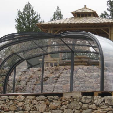 Abri de spa avec demie rotonde rétractable I Abri pour spa indépendant I Modèle Sublim Juralu
