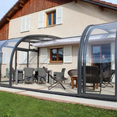 Abri de terrasse coulissant I Abri véranda arrondie mobile I Modèle SAPHIR JURALU
