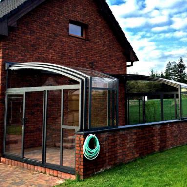 Abri de terrasse angulaire télescopique I Abri vérnada à pans droits rétractable I Modèle TOPAZ JURALU
