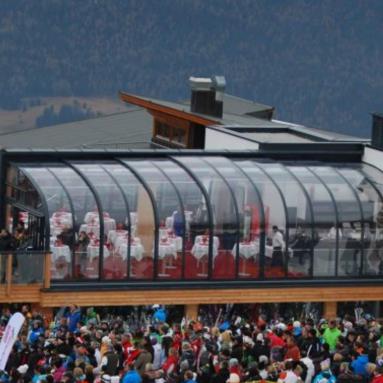 Abri de terrasse télescopique pour bar ou restaurant I Véranda rétractable pour espace professionnel I Modèle PRO JURALU
