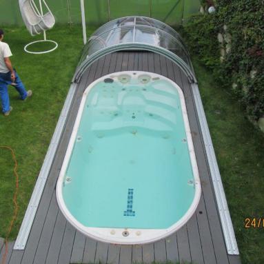 Abri de spa de nage cintré et discret I Modèle Esprit mobile I Groupe Voroka - Juralu
