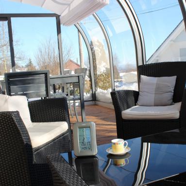 Abri de terrasse 3 saisons en hiver I Modèle Saphir Juralu
