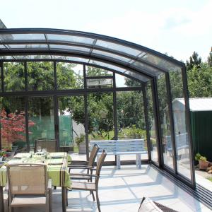 Pergola coulissante au vitrage transparent verre sécurit  modèle TOPAZ
