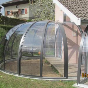 Abri terrasse bioclimatique I Véranda avec rotonde I Modèle PERLE Vöroka-Juralu
