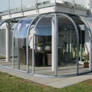 Véranda d'angle bioclimatique I Abri terrasse amovible I Modèle PERLE Vöroka-Juralu
